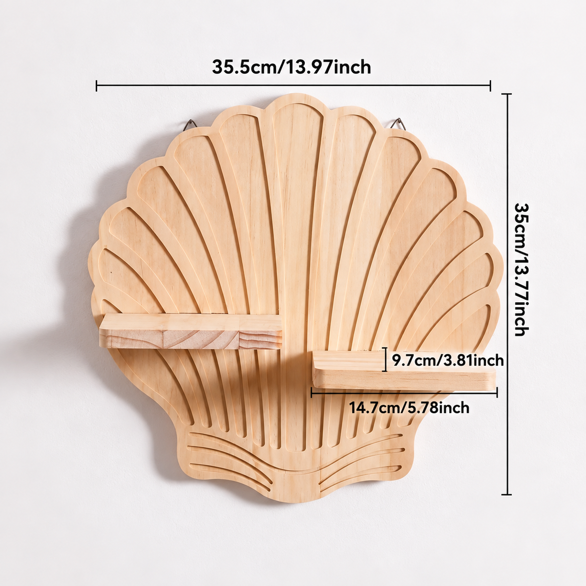 Schweberegal aus Holz mit Spiralmotiv